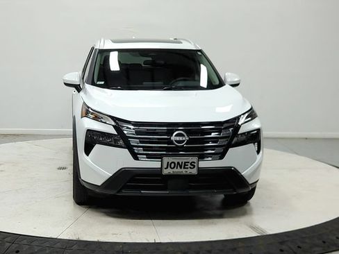 Used 2025 Nissan Rogue SV w/ SV Premium Package FWD image 3