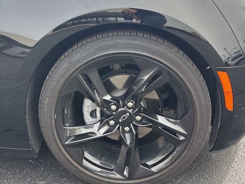 Used 2023 Chevrolet Camaro LT w/ Technology Package image 9