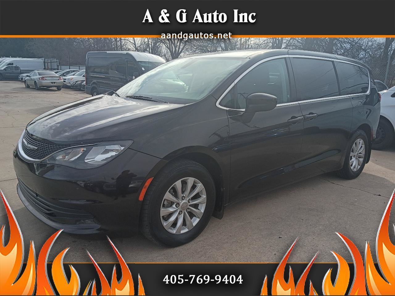 Used 2017 Chrysler Pacifica Touring w/ Tire & Wheel Group FWD image 1