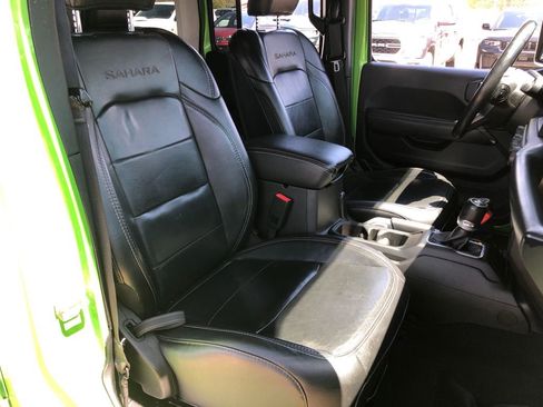 Used 2019 Jeep Wrangler Unlimited Sahara AWD/4WD image 25