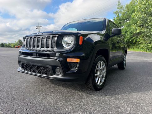 Used 2023 Jeep Renegade Latitude AWD/4WD image 7