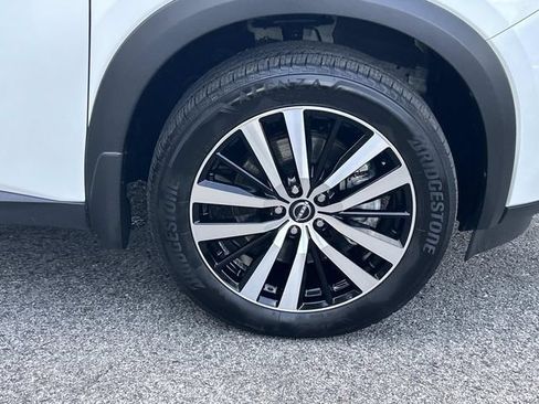 Used 2025 Nissan Pathfinder Platinum w/ Cargo Package FWD image 9