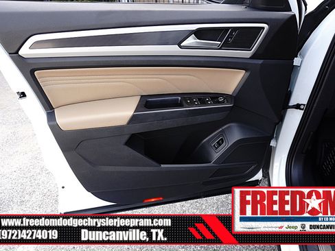 Used 2021 Volkswagen Atlas Cross Sport SE w/ Panoramic Sunroof Package FWD image 37