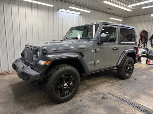 Used 2019 Jeep Wrangler Sport image 2