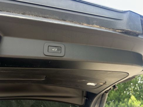 Used 2025 Land Rover Range Rover Sport SE AWD/4WD image 17
