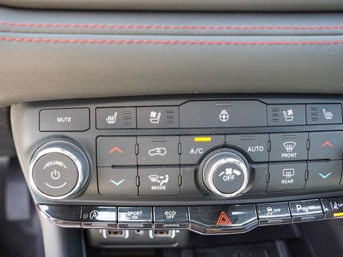 Used 2025 Dodge Durango GT AWD/4WD image 8