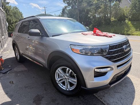 Used 2020 Ford Explorer XLT w/ Equipment Group 202A RWD image 5