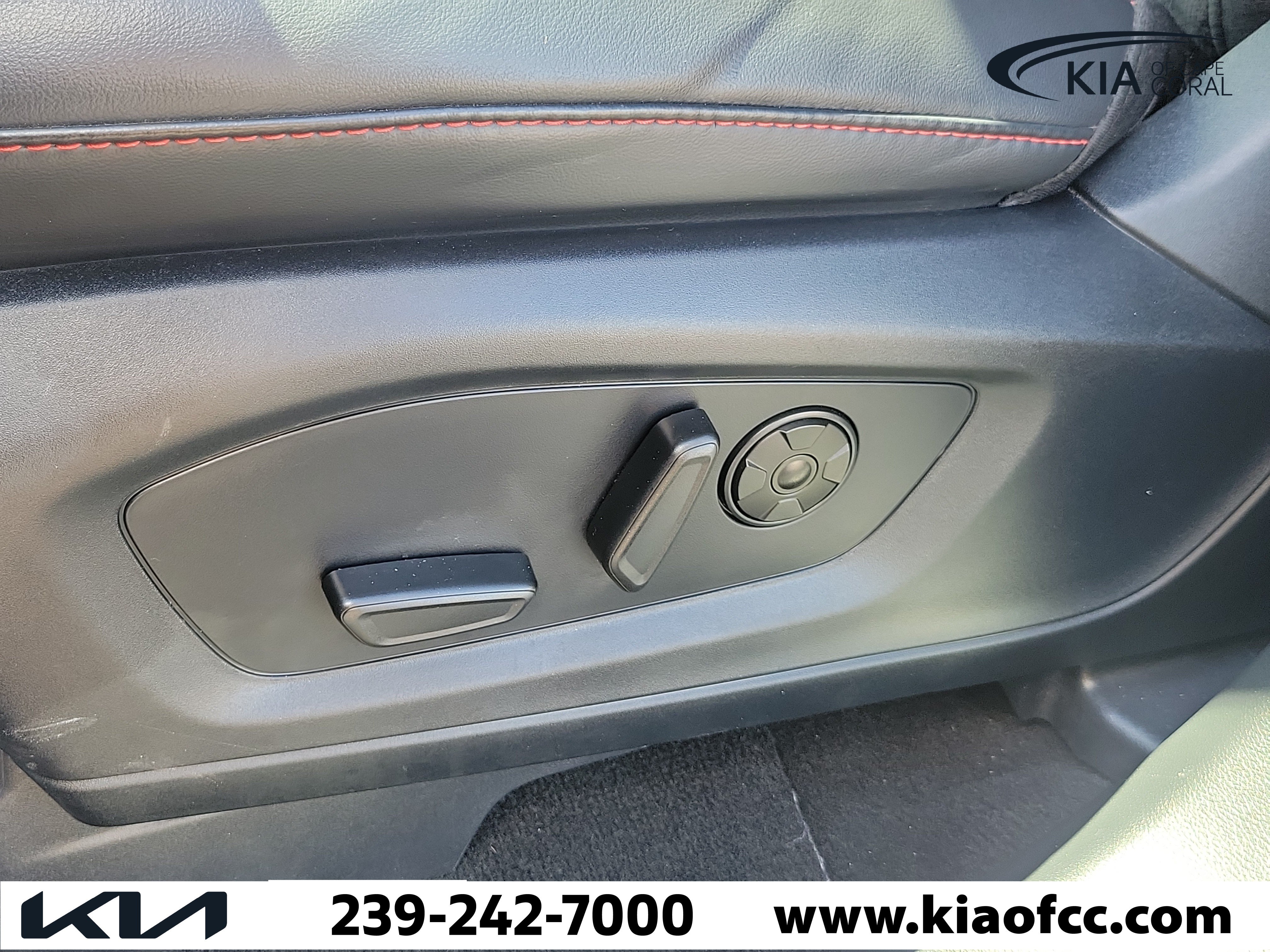 Used 2025 Ford Explorer ST AWD/4WD image 23