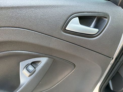 Used 2017 Ford Escape SE image 24