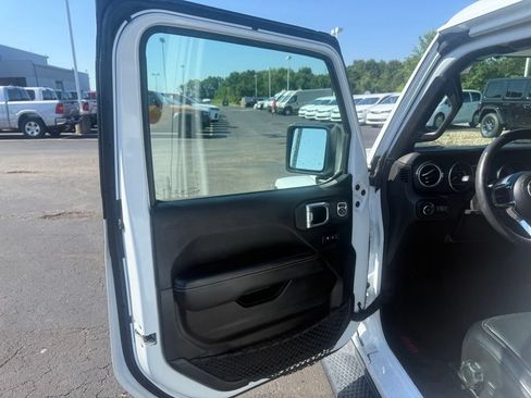 Certified 2019 Jeep Wrangler Unlimited Sahara AWD/4WD image 16