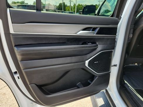 Used 2025 Jeep Wagoneer 2WD w/ Premium Group I image 14