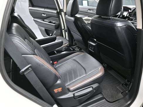 Used 2023 Nissan Pathfinder Platinum AWD/4WD image 20