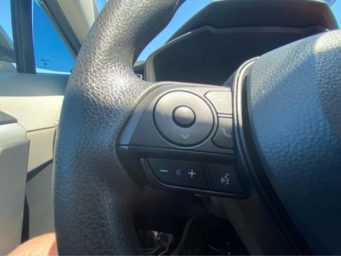 Used 2025 Toyota RAV4 XLE FWD image 21