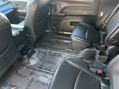 Used 2022 Toyota Sienna XSE FWD image 13