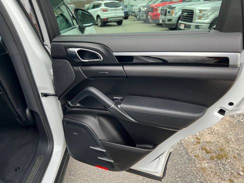 Used 2014 Porsche Cayenne S AWD/4WD image 18