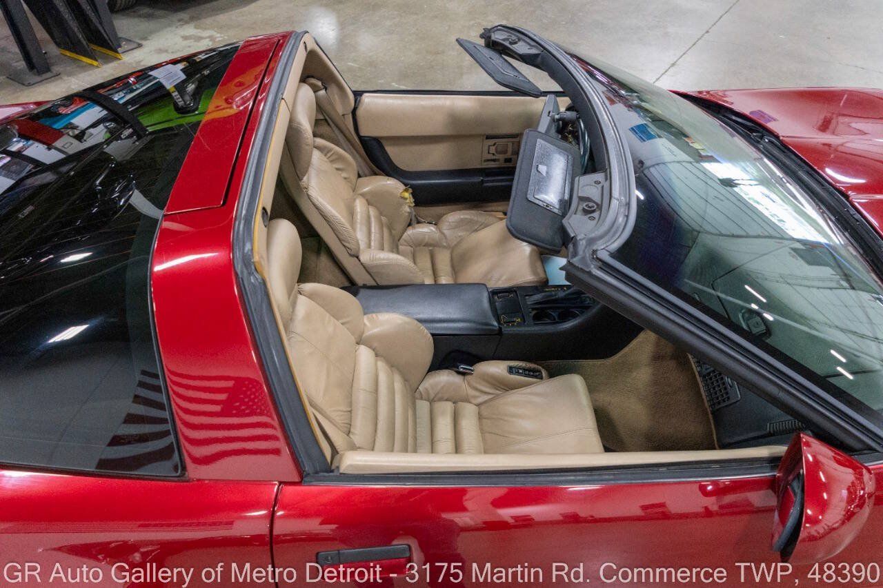 Used 1992 Chevrolet Corvette Coupe RWD image 15