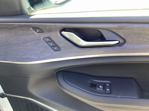 New 2025 Jeep Grand Cherokee Overland w/ Luxury Tech Group IV image 38