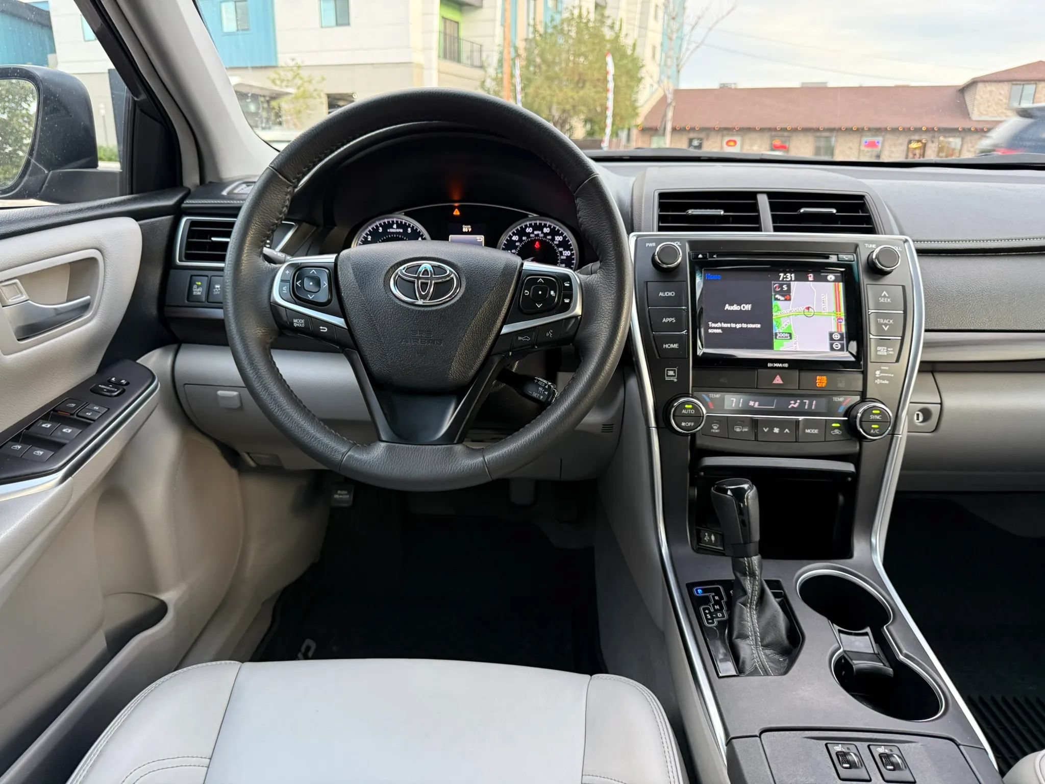 Used 2017 Toyota Camry XLE w/ Moonroof Package FWD image 17
