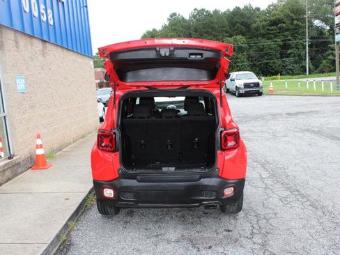 Used 2021 Jeep Renegade Latitude w/ Luxury Group II image 17