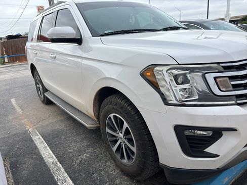 Used 2018 Ford Expedition XLT w/ Equipment Group 202A RWD image 3