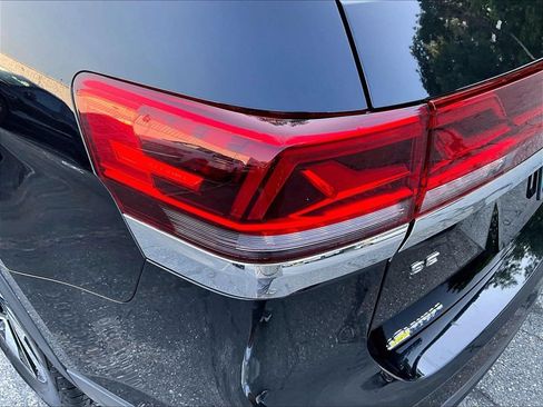 Used 2024 Volkswagen Atlas SE AWD/4WD image 32
