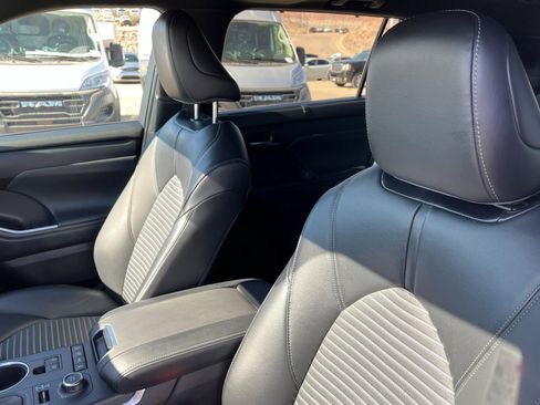 Certified 2022 Toyota Highlander XSE image 19
