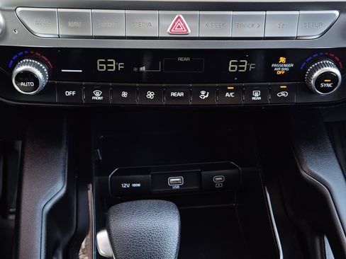 Used 2024 Kia Telluride LX image 18