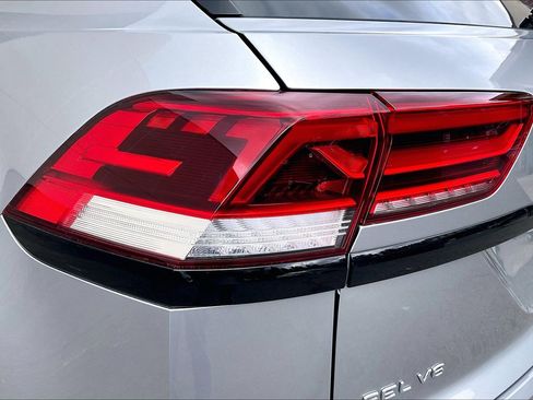 Certified 2023 Volkswagen Atlas Cross Sport SEL R-Line AWD/4WD image 28