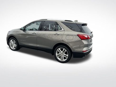 Used 2018 Chevrolet Equinox Premier image 3