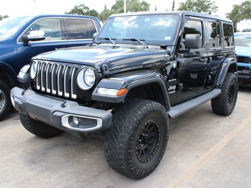 Used 2019 Jeep Wrangler Unlimited Sahara w/ Safety Group AWD/4WD image 6