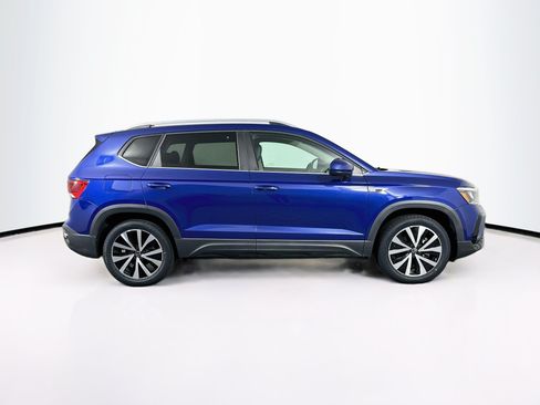 Used 2023 Volkswagen Taos SE w/ Panoramic Sunroof Package AWD/4WD image 10