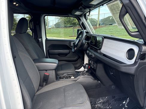 Used 2025 Jeep Gladiator Sport AWD/4WD image 24
