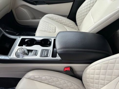 Used 2024 Ford Edge Titanium image 18