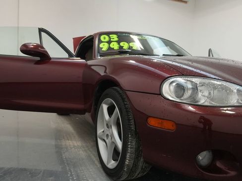 Used 2003 MAZDA MX-5 Miata image 24