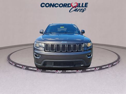Used 2019 Jeep Grand Cherokee Laredo AWD/4WD image 2