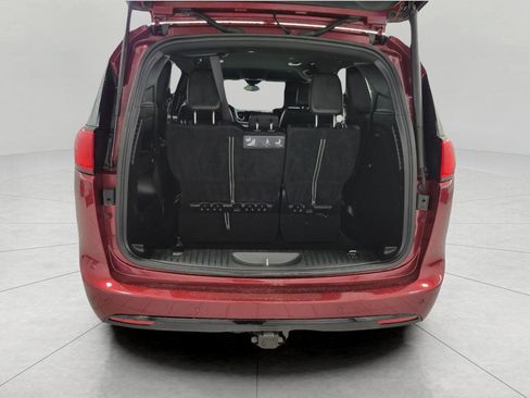 Used 2018 Chrysler Pacifica Touring-L Plus FWD image 16