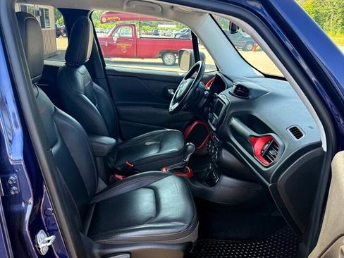 Used 2017 Jeep Renegade Trailhawk w/ Premium Trailhawk Package image 16