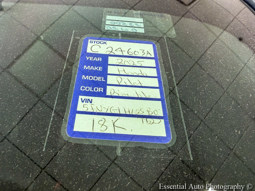 Used 2025 Honda Pilot TrailSport image 25