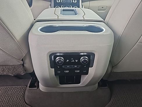 Used 2022 GMC Yukon XL Denali w/ Denali Ultimate Package image 18