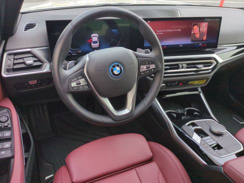 Used 2024 BMW 330e w/ Convenience Package RWD image 30