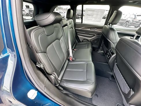 New 2026 Jeep Grand Cherokee Limited w/ Luxury Tech Group II AWD/4WD image 34