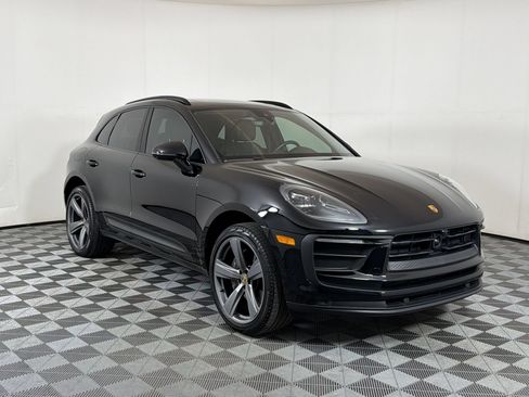 Certified 2024 Porsche Macan AWD/4WD image 8