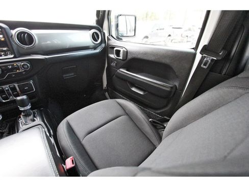 Used 2019 Jeep Wrangler Unlimited Sahara AWD/4WD image 12