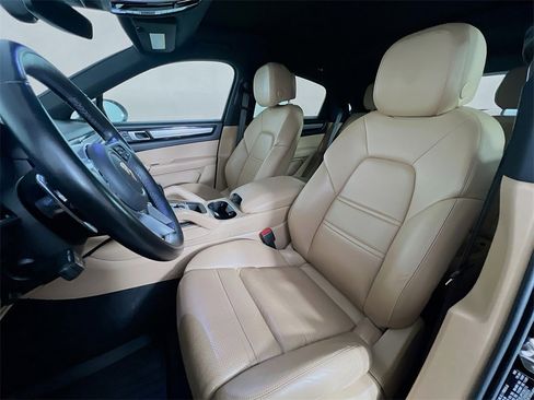 Certified 2023 Porsche Cayenne Coupe image 5