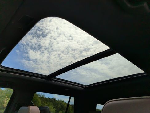 Used 2021 Chevrolet Tahoe High Country w/ Premium Package image 31