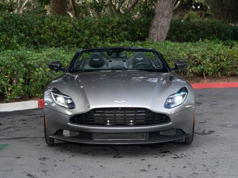 Used 2019 Aston Martin DB11 Volante image 6