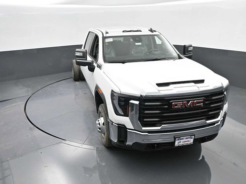 New 2025 GMC Sierra 3500 Pro w/ Convenience Package image 10