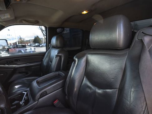 Used 2005 Chevrolet Silverado 2500 LT w/ Heavy-Duty Power Package image 21