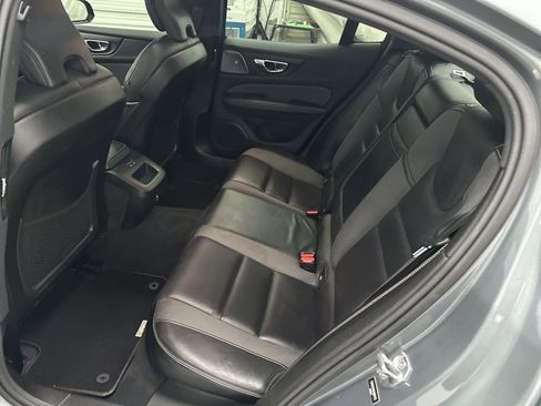 Used 2019 Volvo S60 T6 R-Design image 25