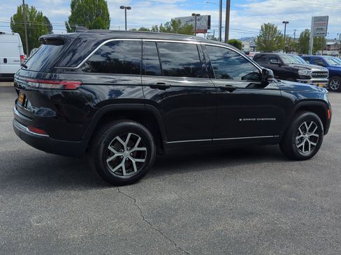 Used 2025 Jeep Grand Cherokee Limited AWD/4WD image 8